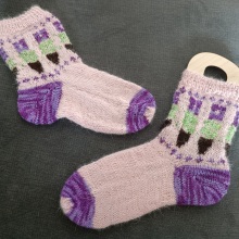 My project for course: Introduction to Colorwork Sock Knitting. Design de acessórios, Moda, Design de moda, Tecido, Tricô, e Design têxtil projeto de ambages - 23.02.2024