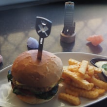 Fish burger.. Fotografia, Culinária, Fotografia do produto, Iluminação fotográfica, e Fotografia gastronômica projeto de Darrin creenaune - 25.02.2024