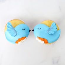Bluebird Cupcakes. Cooking, Social Media, Creativit, Food Photograph, Food St, and ling project by Lindsey Katon - 02.28.2024
