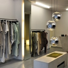 K0G boutique London. Un proyecto de Instalaciones, Diseño, creación de muebles					 y Diseño de interiores de Ersi G - 04.03.2024