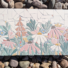 My project for course: Modern Mosaic Art: Make Floral Compositions with Tiles. Artesanato, Design e fabricação de móveis, Cerâmica, Interiores, e DIY projeto de Jenny Schroeder - 15.03.2024