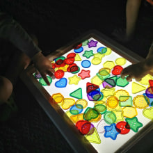 Enlighten Your Child's Imagination: Introducing Kiddo Karnage's Sensory Light Table. Un projet de Littérature jeunesse de kiddokarnage2 - 22.03.2024