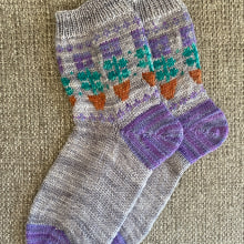 My project for course: Introduction to Colorwork Sock Knitting. Accessor, Design, Fashion, Fashion Design, Fiber Arts, Knitting, and Textile Design project by Beth Hopkins - 02.15.2024