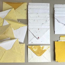 Mijn project van de cursus: Handgemaakt, gerecycled papier: creëer je eigen briefpapier. Un projet de Artisanat, Beaux Arts, Papercraft, Reliure, DIY , et Design de papeterie de sigrid_holweg - 03.04.2024