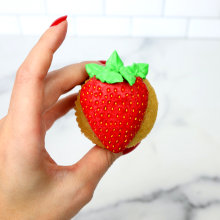 Strawberry Cupcake. Un proyecto de Cocina, Creatividad y Artes culinarias de Lindsey Katon - 05.04.2024