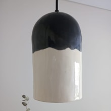 Lámpara Bicolor. Cerâmica projeto de Abril Glave - 05.04.2024