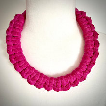 My project for course: Rope Jewelry for Beginners: Make Your Own Necklaces. Artesanato, Design de joias, Macramê, e Design têxtil projeto de Beth S - 05.04.2024