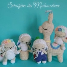 Mini oveja a crochet. Un proyecto de Artesanía, Tejido, Art to, Creatividad con niños, Crochet y Amigurumi de Marce Gomez - 03.04.2024