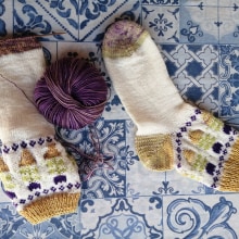 My project for course: Introduction to Colorwork Sock Knitting. Design de acessórios, Moda, Design de moda, Tecido, Tricô, e Design têxtil projeto de macymb68046901 - 16.04.2024