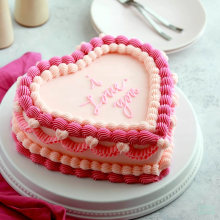 Vintage Heart Cake Ein Projekt aus dem Bereich Kochen, Gastronomiefotografie, Kochkunst, Food St und ling von Whitney DePaoli (Sugar & Sparrow) - 17.04.2024