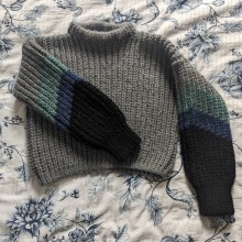 My project for course: Creating Garments Using Crochet. Un projet de Mode, St, lisme, Art textile, DIY, Crochet , et Design textile de krummelq - 21.04.2024
