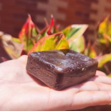 Jabón natural de chocolate. Un projet de Artisanat, DIY, Lifest , et le de Mar Flores - 19.04.2024