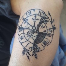 Tatuaje reloj roto Ein Projekt aus dem Bereich Traditionelle Illustration, Zeichnung und Tattoodesign von Juan Manuel Martínez Acosta - 22.04.2024