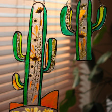 Faux floral stained glass cacti . Artesanato projeto de Sibia Torres Padilla - 01.04.2024