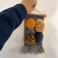 Mi proyecto del curso: Tejido de tapices de lana en relieve con flecos y texturas. Un proyecto de Diseño de complementos, Artesanía, Interiorismo, Tejido, Telar y Diseño textil de SEDEF TEKİN - 25.04.2024