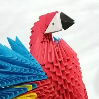 Guacamaya de Origami 3D. Paper Craft project by Rocío Celeste - 03.18.2019