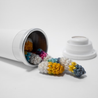 Yarn Bombing Indoors. Un proyecto de Diseño, Fotografía, Concept Art, Composición fotográfica y Crochet de Joana Nascimento - 27.04.2022