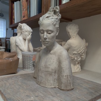 My project for course: Introduction to Clay Figurative Sculpture. Un proyecto de Bellas Artes y Escultura de Cathy Erdmann - 03.05.2022