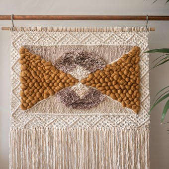 My project for course: Intro to Macraweaving: Make a Wall Hanging. Accessor, Design, Interior Design, Decoration, Fiber Arts, Macramé, Weaving, and Textile Design project by Fanny Zedenius - 08.25.2022
