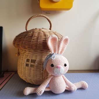 Meu projeto do curso: Amigurumi de animais com crochê. To, Design, Fiber Arts, DIY, Crochet, Amigurumi, and Textile Design project by flossyartesanal - 03.09.2023