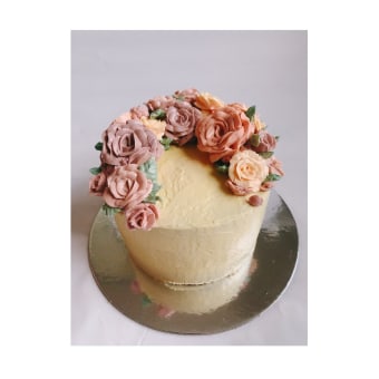 My project in Decorative Buttercream Flowers for Cake Design course. Un proyecto de Diseño, Cocina, DIY, Artes culinarias, Lifest y le de ketty.bonvoyage - 04.10.2021