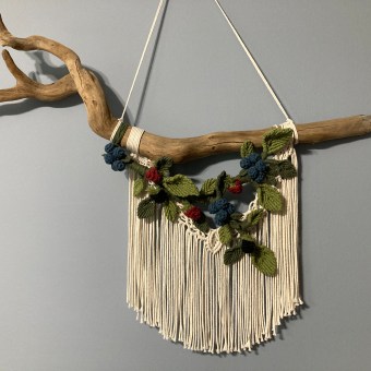 My project for course: 3D Macramé for Botanical Wall Hanging. Arts, Crafts, Interior Decoration, Fiber Arts, Macramé, and Textile Design project by Deborah Silkey - 06.26.2023