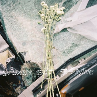 Broken But Shinning. Un proyecto de Fotografía, Comisariado, Diseño editorial y Narrativa de alehsy - 01.09.2023