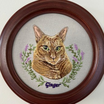 My project for course: Embroidered Pet Portraits: The Thread Painting Technique. Embroider, Textile Illustration, Naturalistic Illustration, and Textile Design project by Kimberly Layton - 03.14.2024