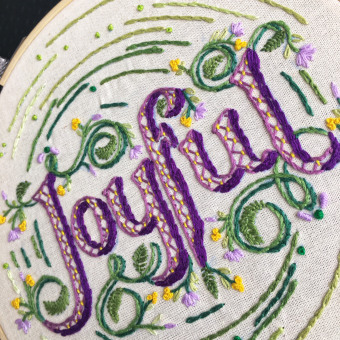 Joyful. Een project van  Belettering y Borduurwerk van Cata Losada - 31.10.2018
