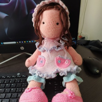 Mi proyecto del curso: Elaboración de muñecas amigurumi románticas. Un proyecto de Artesanía, Diseño de juguetes, Tejido, Crochet, Amigurumi y Diseño textil de clauva25 - 14.04.2024