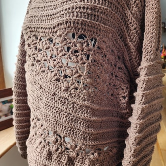 My project for course: Introduction to Crochet Short Rows for Clothing. Fashion, Fashion Design, Fiber Arts, DIY, and Textile Design project by lianakelly78 - 04.24.2024
