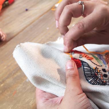 Embroidery Tutorial: Herringbone Stitch