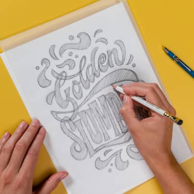 Tutorial lettering: cómo diseñar letras hechas a mano usando capa