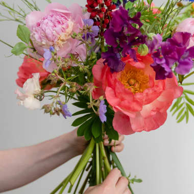 Flower Arrangement Tutorial: How to Make a Hand Tied Bouquet