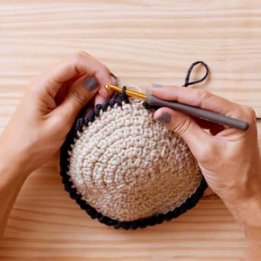Tutorial Crochet: cómo tejer un monedero con técnica circular 