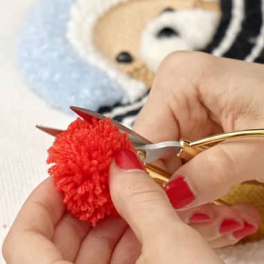 Free Download: How to Make Pom-Poms Easily