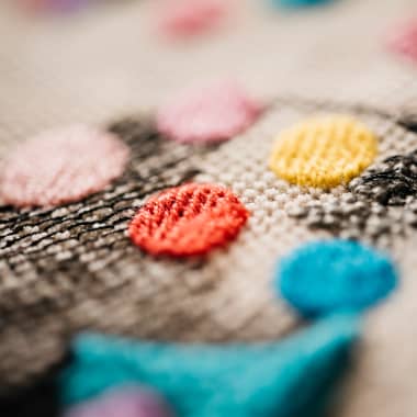 Embroidery Tutorial: the grid stitch