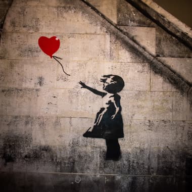 Las 10 Obras Más Icónicas de Banksy
