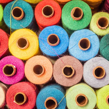 Entdecken Sie die faszinierende Welt der Slow Fashion: Fünf Organisationen, die die Textilindustrie verändern