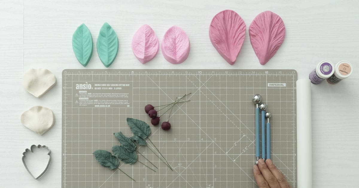 Materiales básicos para crear flores de azúcar | Domestika
