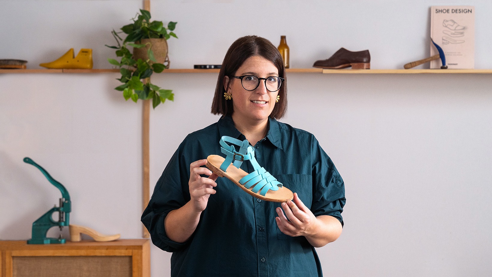 Curso online - Confección artesanal calzado con cuero principiantes (Marta Grau (Lilday)) | Domestika
