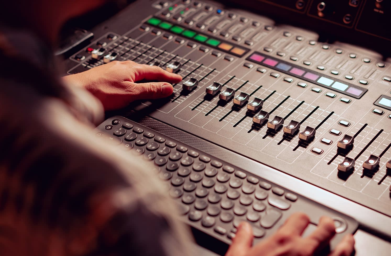 What Is Music Production and What Does a Music Producer Do? | Domestika