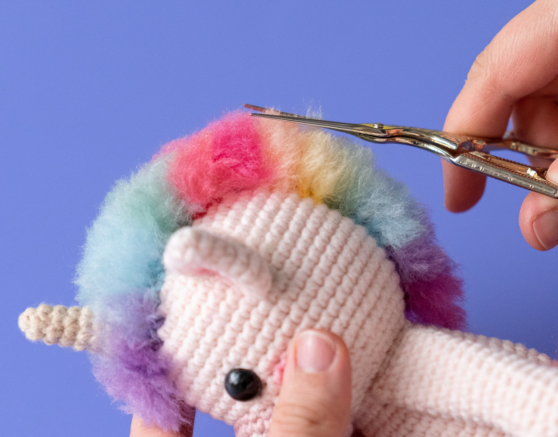 Schemi amigurumi gratuiti in PDF: imparate a lavorare a maglia un  coniglietto e un unicorno