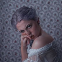Mi Proyecto del curso: Autorretrato fotográfico artístico -- Lilac--. Un proyecto de Fotografía de retrato de raquelbotas - 04.10.2018