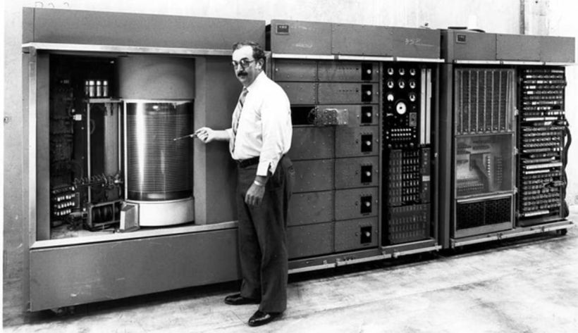 The IBM 350 RAMAC, the computer that contained the first hard disk. Photo: IBM