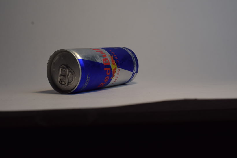 foto de sesión con lata de Red Bull 