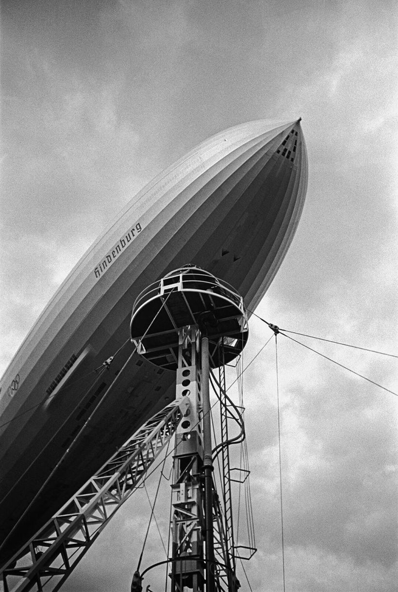 LZ 129 “Hindenburg” en el aeropuerto Rhine-Main (Dr. Paul Wolff y Alfred Tritschler, 1936)