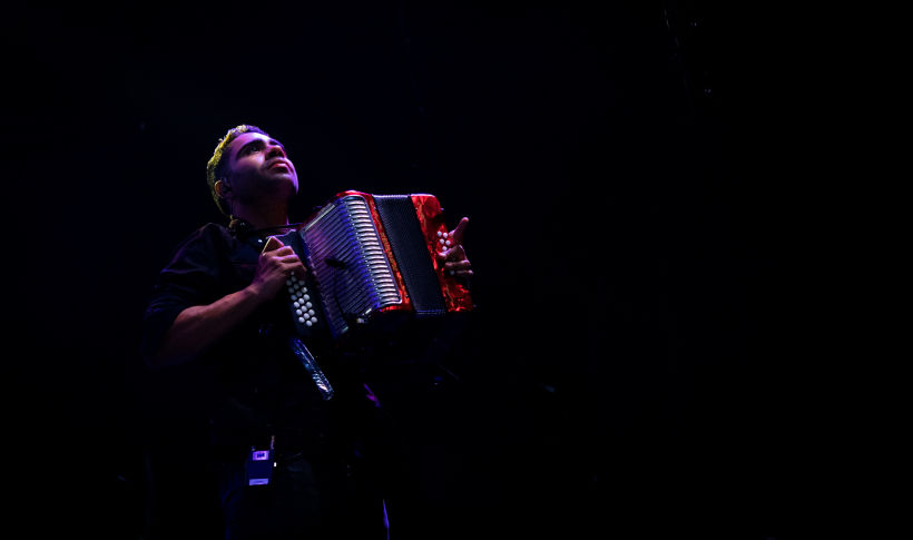 Lucas Dangond durante un solo en el concierto de Silvestre Dangond