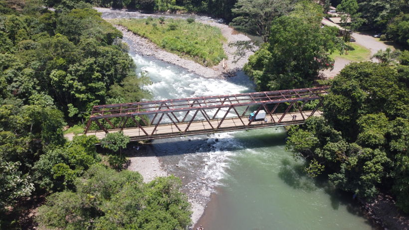 Puente sobre el Río Sarapiquí, Heredia, Costa Rica.