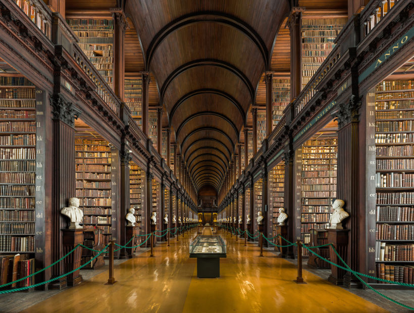 Long Room de la Biblioteca del Trinity College. Foto por Diliff